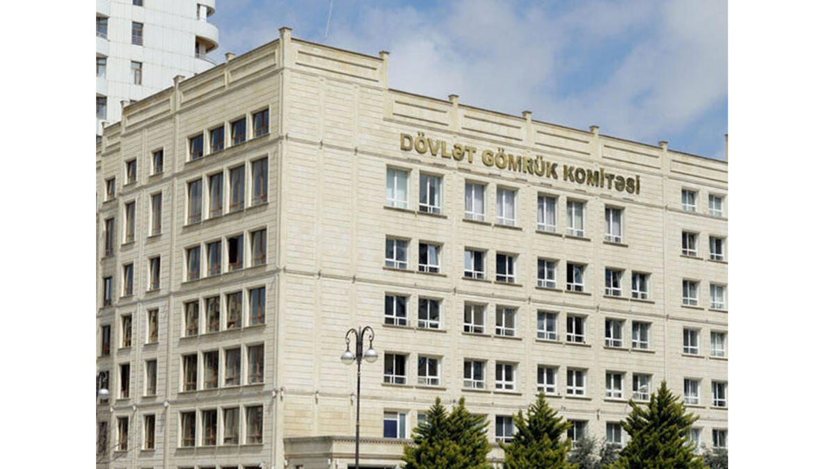 Gömrük Komitəsi 8 ayda dövlət büdcəsinə 2,8 milyard manatdan çox vəsait köçürüb