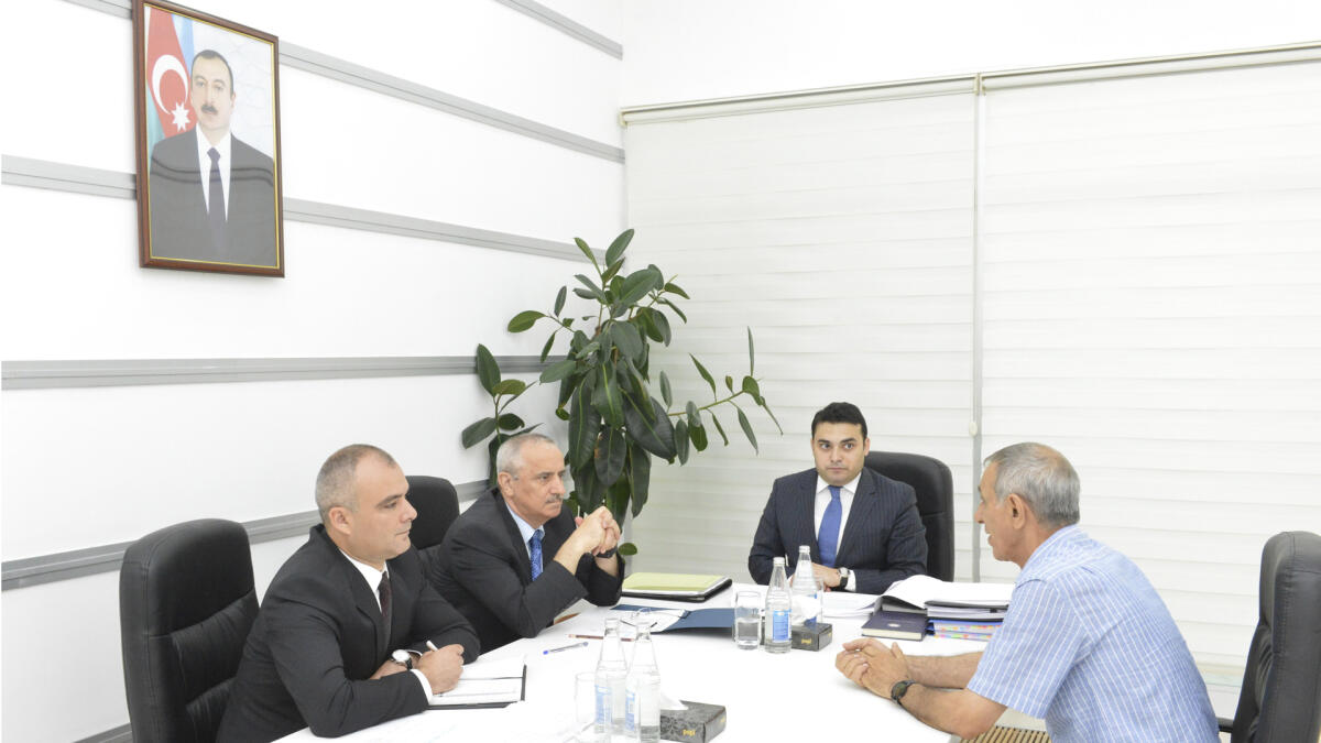 Vergilər nazirinin birinci müavini Ucarda vətəndaşları qəbul edib