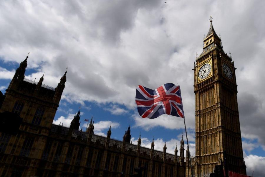 Böyük Britaniyanın son vergi ilində dövlət borcu 303,1 milyard funt sterlinq olub
