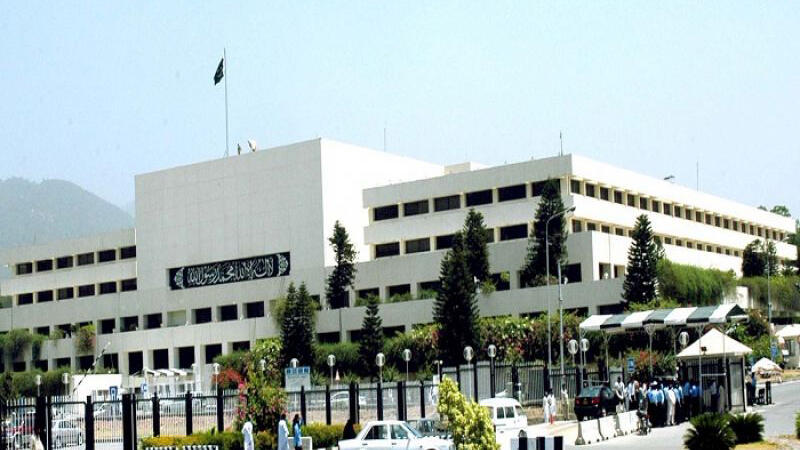 Pakistan hökumətinin başçısı sahibkarları vergi yığılmasında köməyə çağırıb