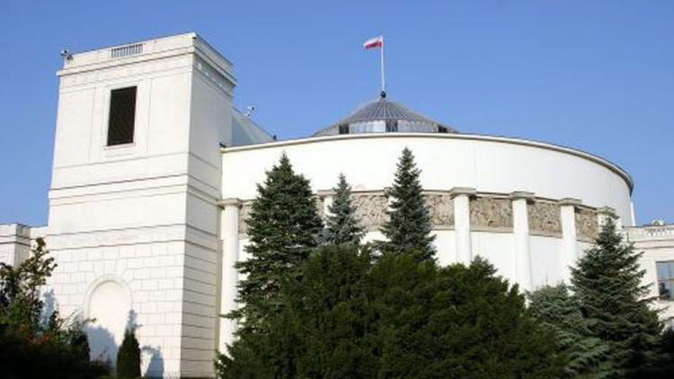 Polşada gəlir vergisinin dərəcəsi aşağı salınıb