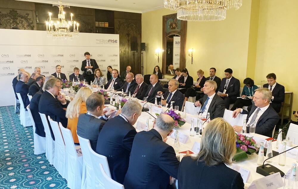 Prezident İlham Əliyev Münxen Təhlükəsizlik Konfransı çərçivəsində "Enerji təhlükəsizliyi" mövzusunda dəyirmi masada iştirak edib