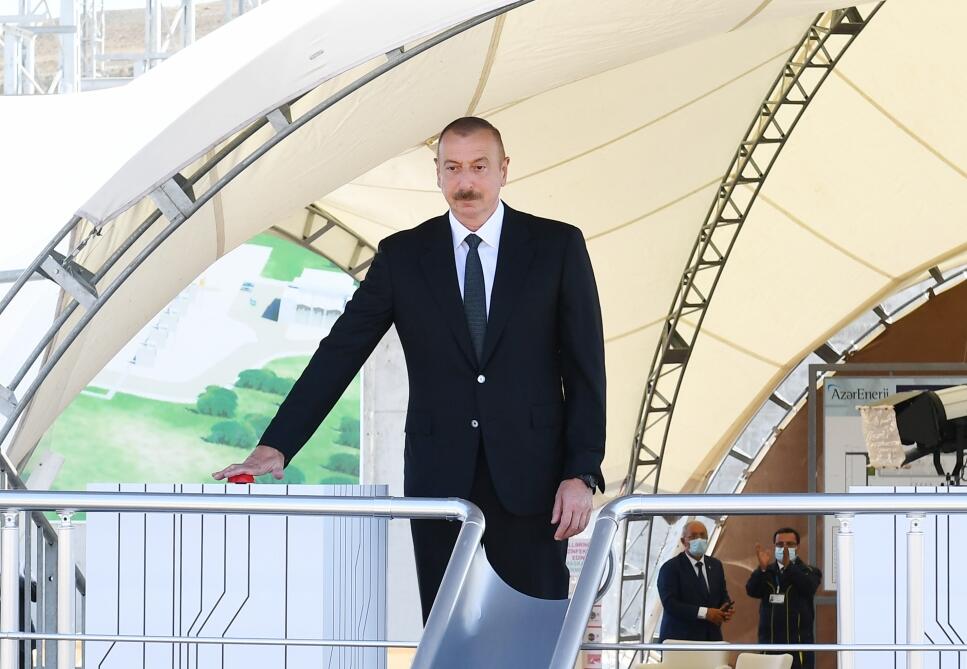 Prezident İlham Əliyev 330/220/110 kilovoltluq “Qobu” elektrik yarımstansiyasının tikintisi ilə tanış olub