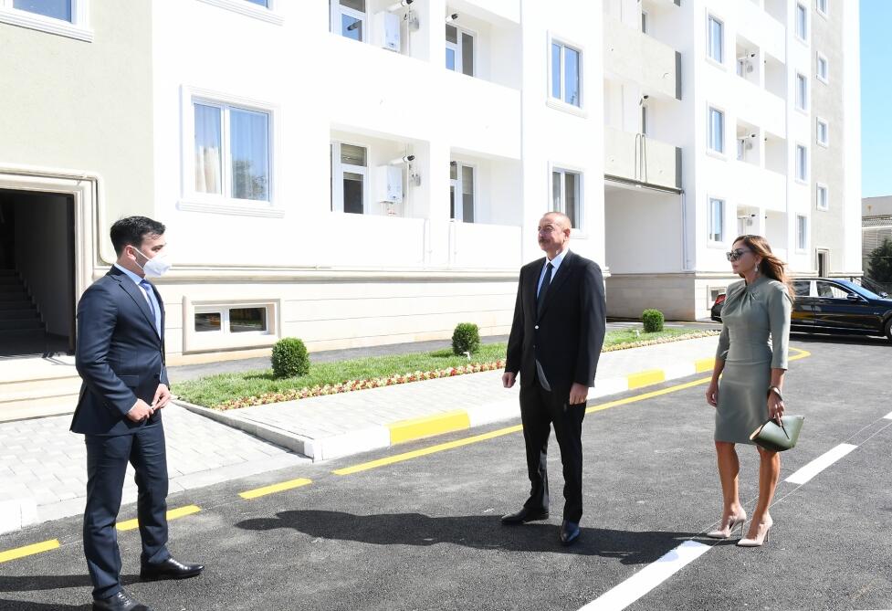 Prezident İlham Əliyev və birinci xanım Mehriban Əliyeva Buzovnada yenidən qurulan yataqxana binasının açılışında iştirak ediblər