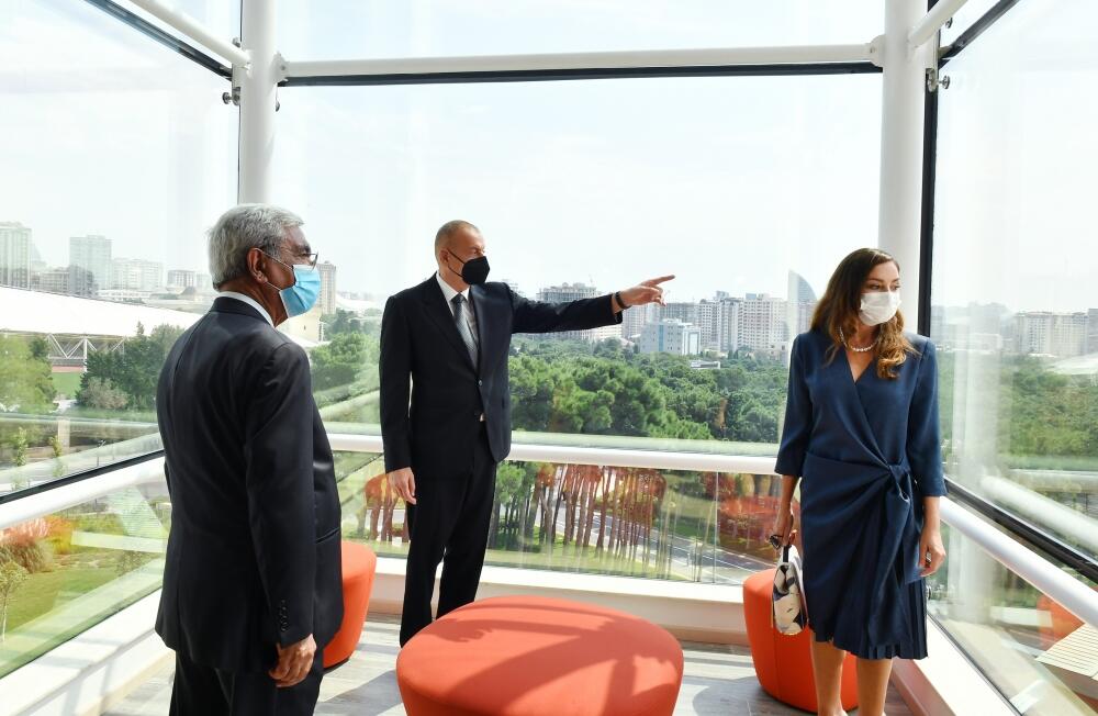Prezident İlham Əliyev və birinci xanım Mehriban Əliyeva ADA Universitetinin iki yeni korpusunun açılışında iştirak ediblər