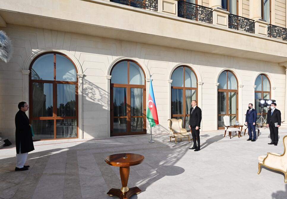 Prezident İlham Əliyev Pakistanın Azərbaycanda yeni təyin olunmuş səfirinin etimadnaməsini qəbul edib
