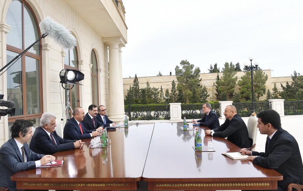 Prezident İlham Əliyev Türkiyənin Xarici İşlər nazirinin başçılıq etdiyi nümayəndə heyətini qəbul edib