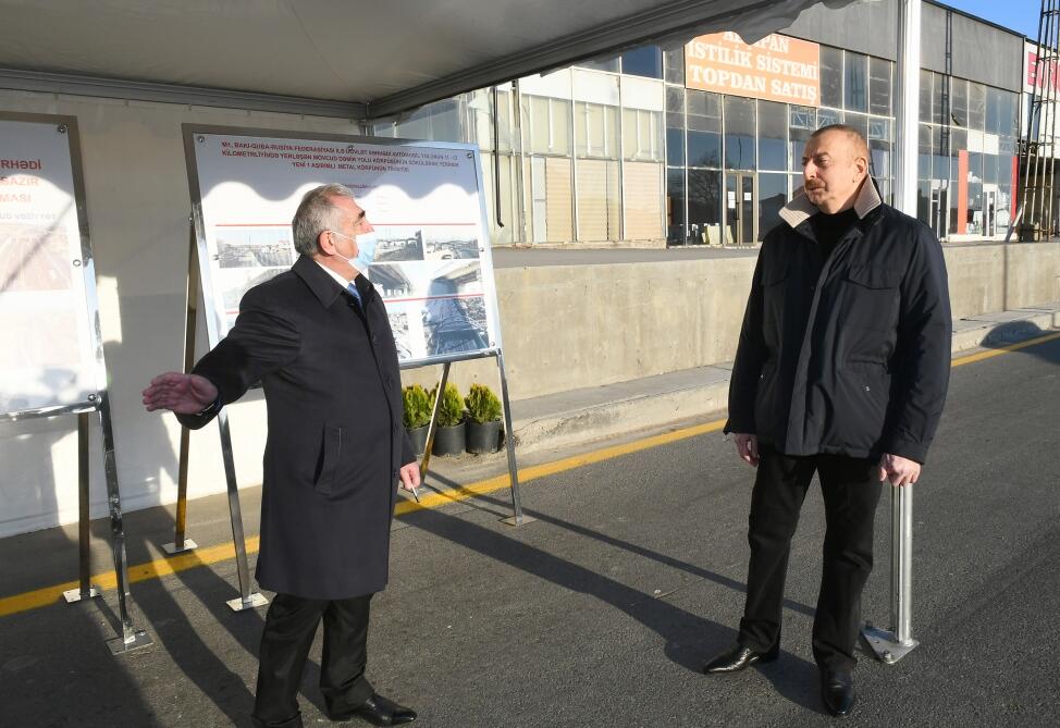 Prezident İlham Əliyev Bakı-Quba-Rusiya Federasiyası ilə dövlət sərhədi avtomobil yolunun yenidən qurulmuş 7,5 kilometrlik hissəsində görülən işlərlə tanış olub