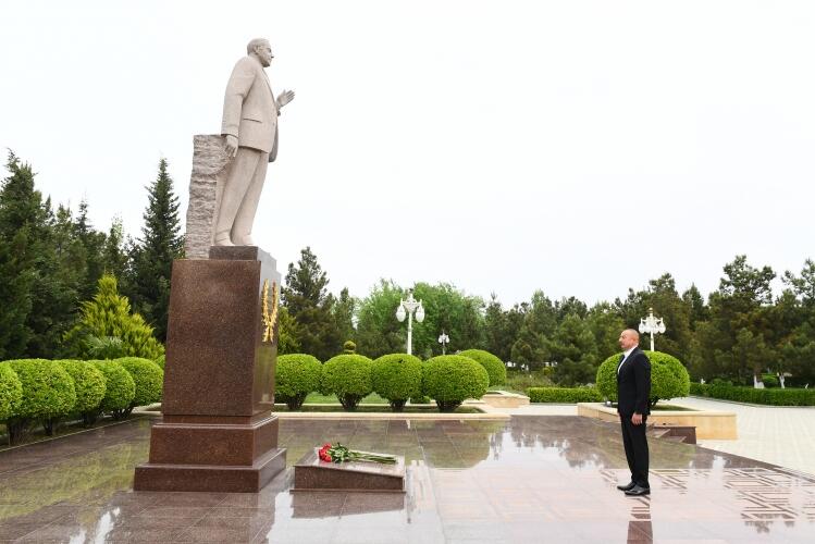 Prezident İlham Əliyev Hacıqabul rayonuna səfər edib