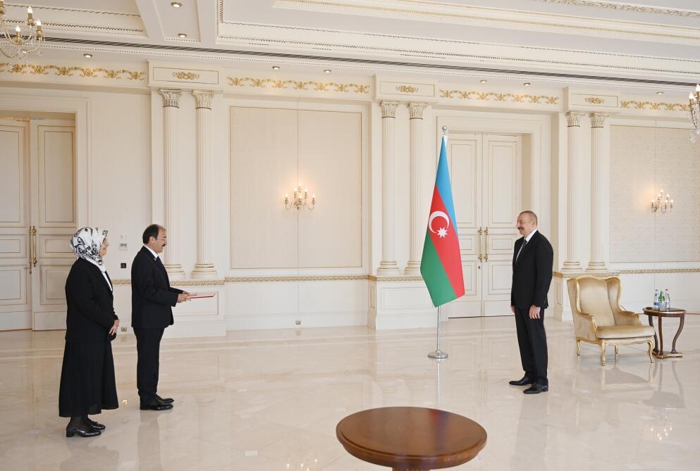 Prezident İlham Əliyev ölkəmizə yeni təyin olunmuş səfirlərin etimadnaməsini qəbul edib