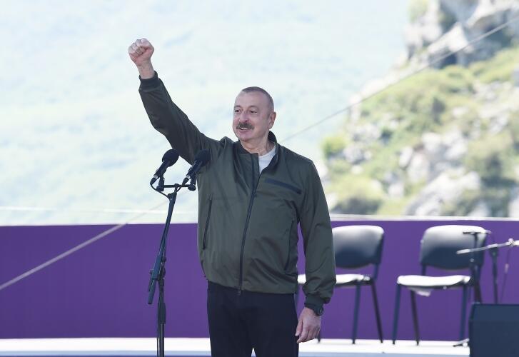 Azərbaycan Prezidenti İlham Əliyev və birinci xanım Mehriban Əliyeva Şuşada “Xarıbülbül” festivalının açılışında iştirak ediblər