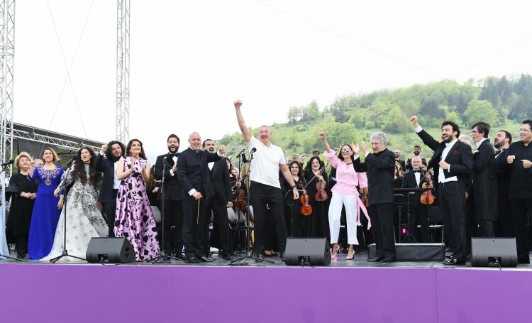 Şuşanın Cıdır düzündə “Xarıbülbül” musiqi festivalı qala-konsertlə başa çatıb