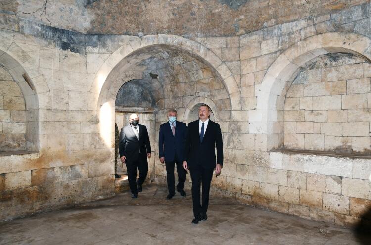 Prezident İlham Əliyev Ağdamda Pənahəli xanın sarayının yerləşdiyi imarət kompleksində olub