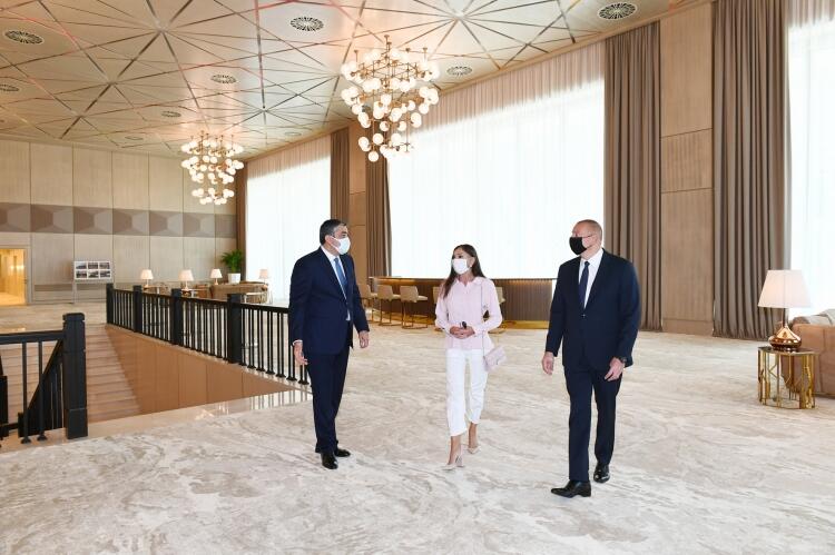Prezident İlham Əliyev “Gülüstan” sarayında yenidənqurmadan sonra yaradılan şəraitlə tanış olub