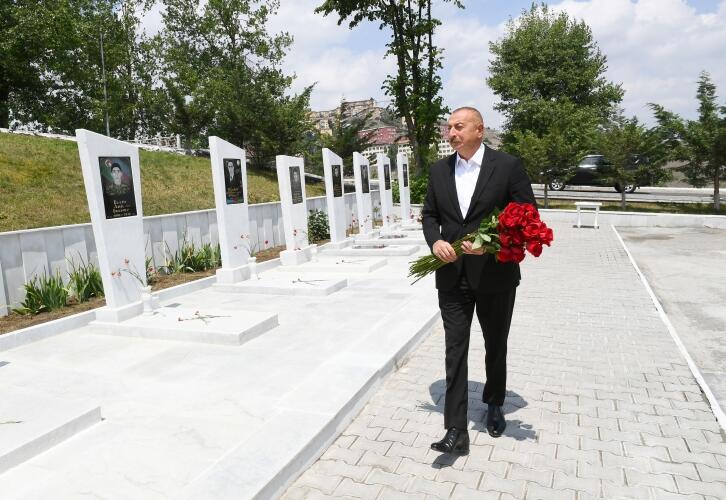 Prezident İlham Əliyev Daşkəsəndə Şəhidlər xiyabanını ziyarət edib