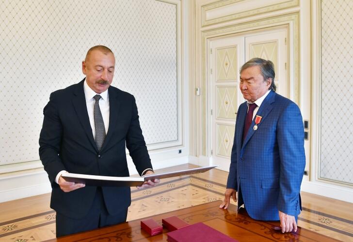 Prezident İlham Əliyev görkəmli qazax şairi və ictimai xadim Oljas Süleymenovu qəbul edib