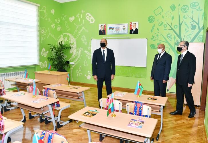 Prezident İlham Əliyev Sabunçu rayonunda 71 saylı tam orta məktəbdə yaradılan şəraitlə tanış olub