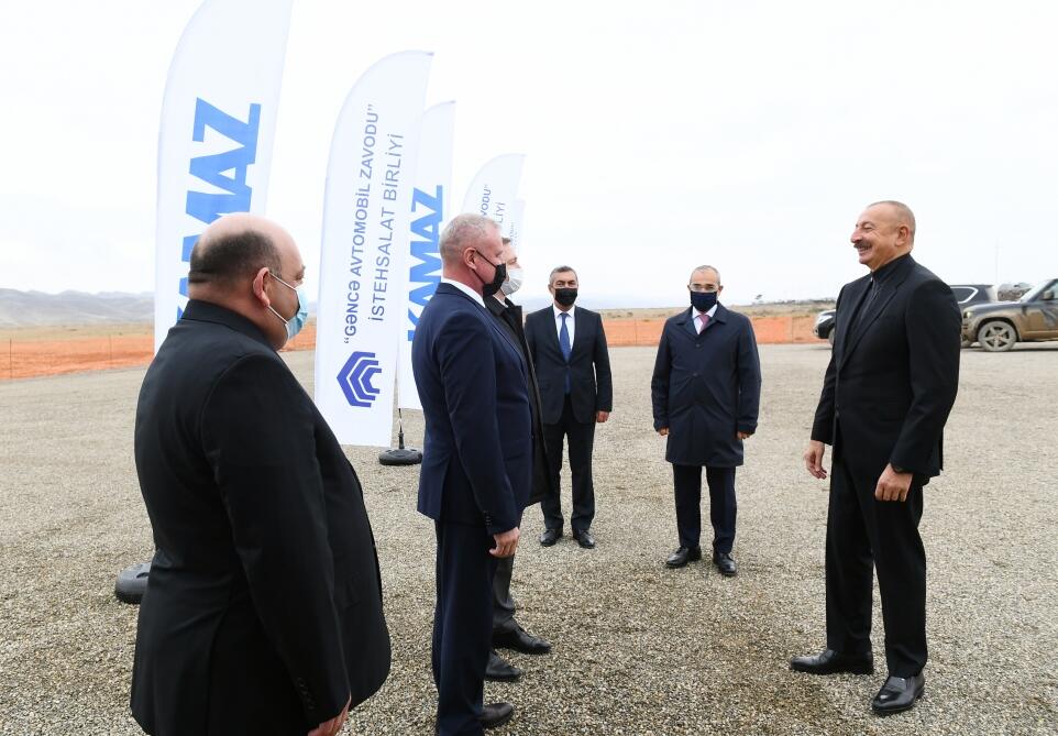 Prezident İlham Əliyev “KamAZ” ASC ilə “Gəncə Avtomobil Zavodu” İstehsalat Birliyinin birgə servis mərkəzinin təməlqoyma mərasimində iştirak edib