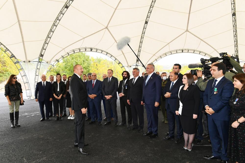 Prezident İlham Əliyev və birinci xanım Mehriban Əliyeva Zəngilan ictimaiyyətinin nümayəndələri ilə görüşüblər