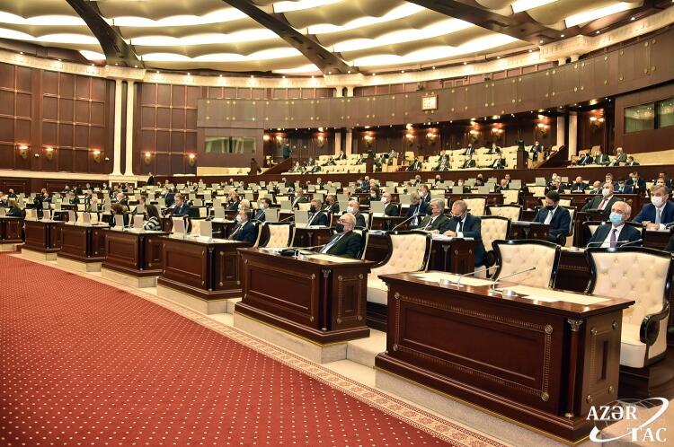 İşsizlikdən Sığorta Fondunun 2022-ci il büdcəsi haqqında qanun layihəsi ikinci oxunuşda qəbul edilib