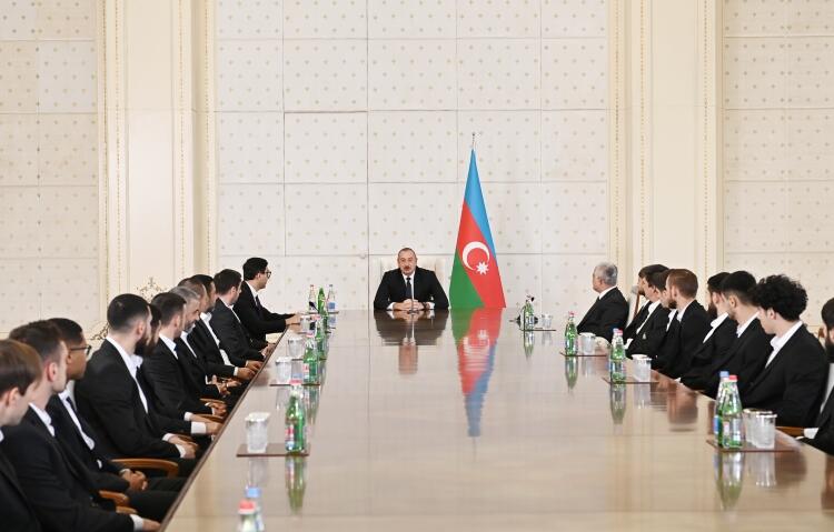 Prezident İlham Əliyev "Qarabağ" futbol klubunun üzvlərini qəbul edib