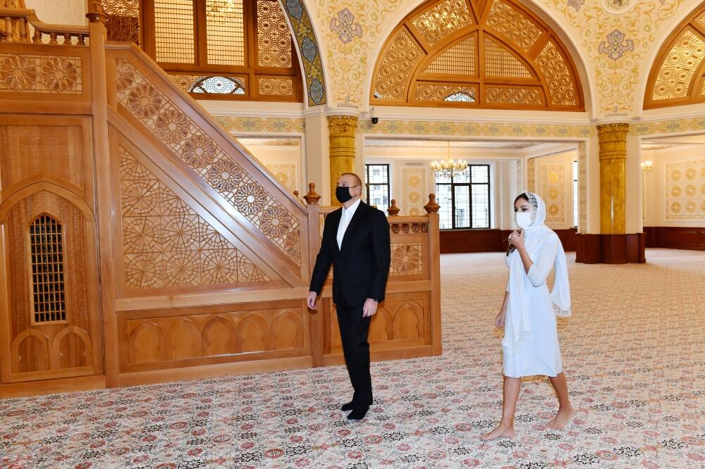 Prezident İlham Əliyev və birinci xanım Mehriban Əliyeva Yeni Günəşlidə “Xanım Fatimeyi Zəhra” məscidinin yeni binasında yaradılan şəraitlə tanış olublar