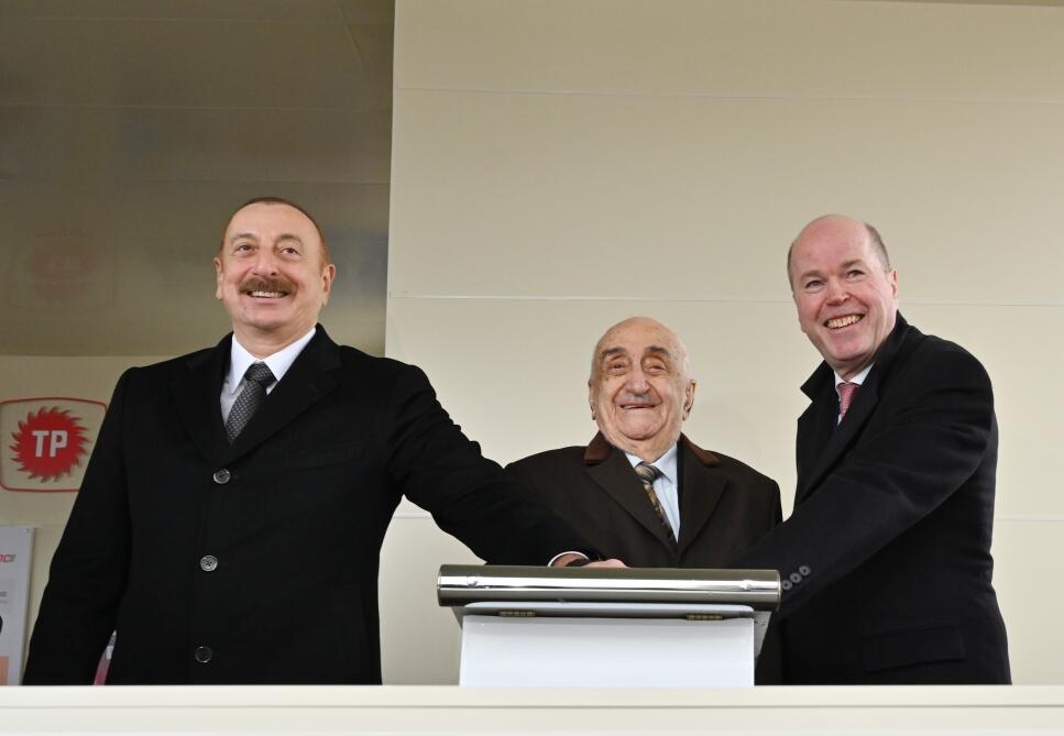 Prezident İlham Əliyev “Azəri-Mərkəzi-Şərqi” platformasının dayaq blokunun dənizə yola salınması mərasimində iştirak edib