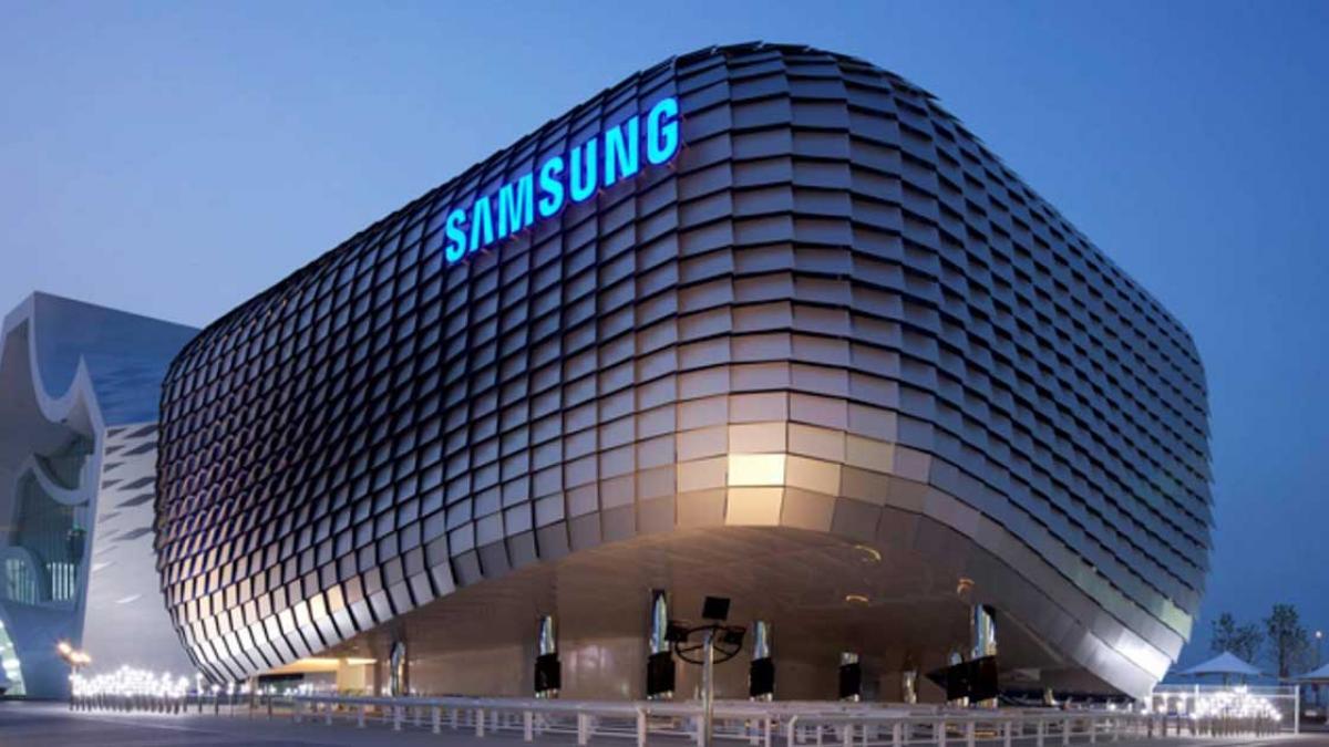 Hindistan “Samsung”u gömrük rüsumlarını ödəməməkdə ittiham edir