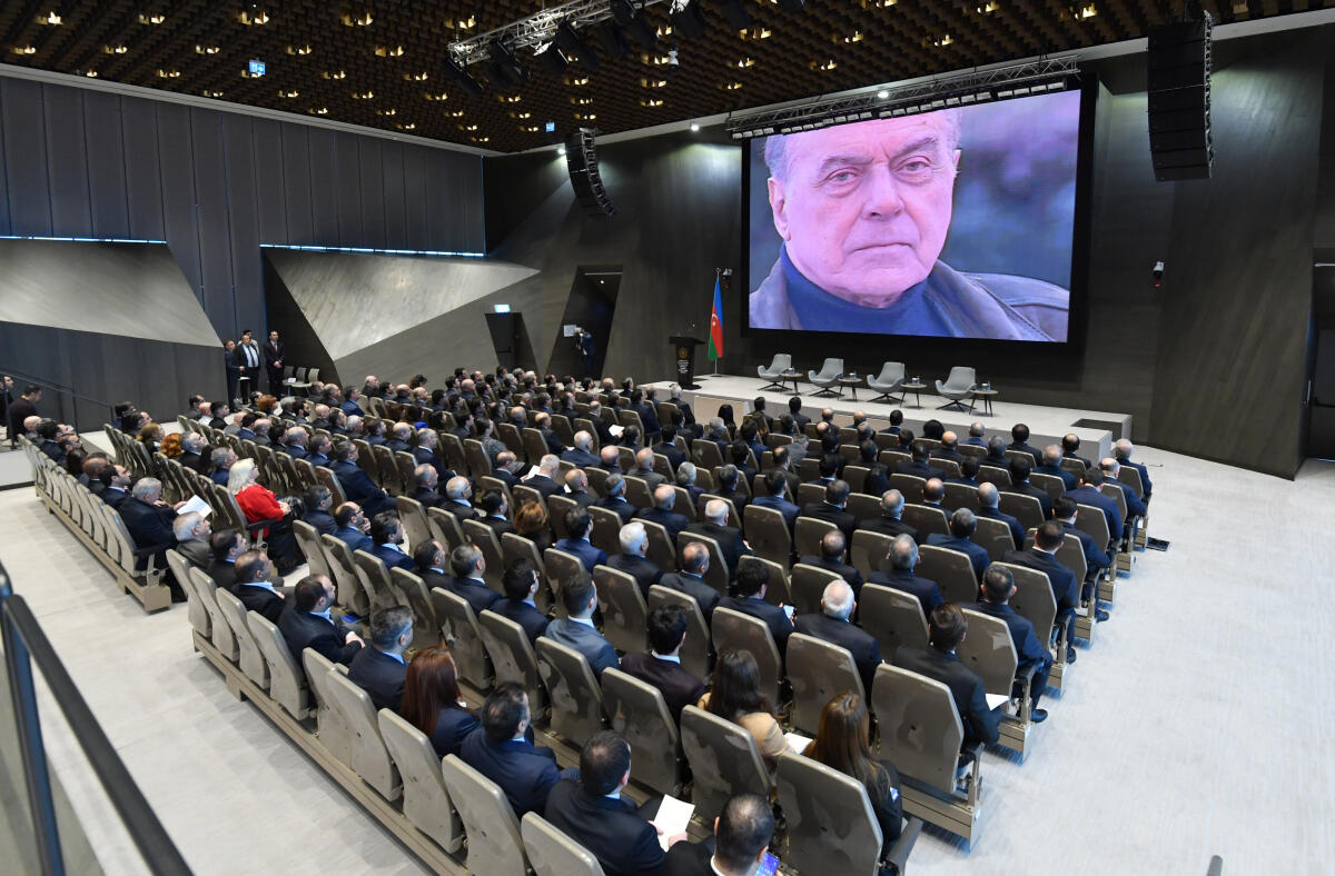 “Heydər Əliyev və Azərbaycanın vergi sistemi: yeni çağırışlara doğru” mövzusunda konfrans keçirilib