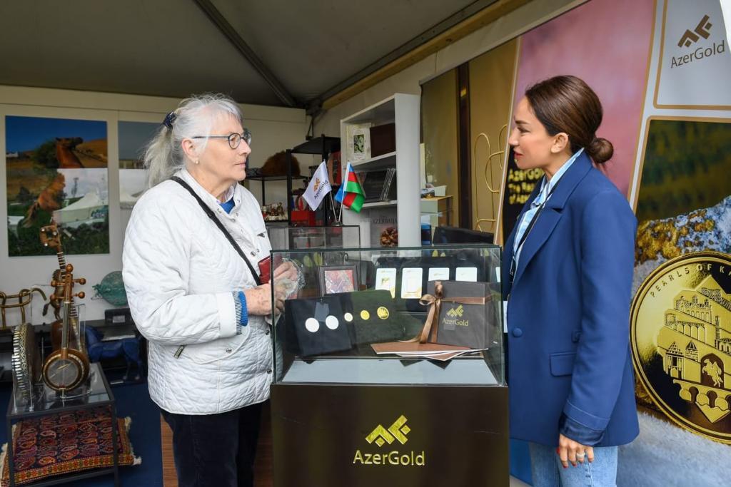“AzerGold”un qızıl sikkə kolleksiyaları Birləşmiş Krallıqda nümayiş olunub