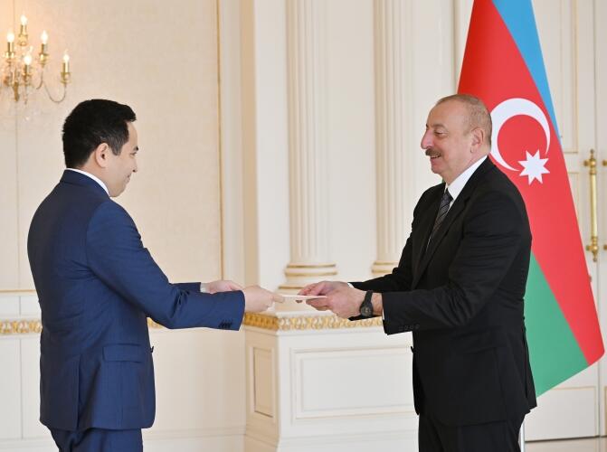 Azərbaycan Prezidenti İlham Əliyev Qazaxıstanın ölkəmizdə yeni təyin olunan səfirinin etimadnaməsini qəbul edib