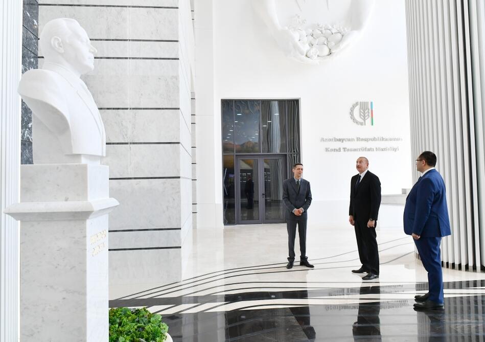 Prezident İlham Əliyev Kənd Təsərrüfatı Nazirliyinin Bakıda yeni inzibati binasının açılışında iştirak edib
