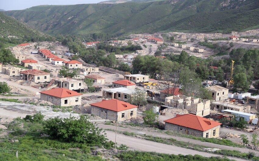 Prezident İlham Əliy­ev və birinci xanım Mehriban Əliyeva La­çının Zabux kəndində görülmüş işlərlə ta­nış olublar
