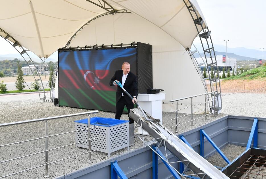 Prezident İlham Əliyev Füzuli şəhərində ikinci yaşayış kompleksinin təməlini qoyub