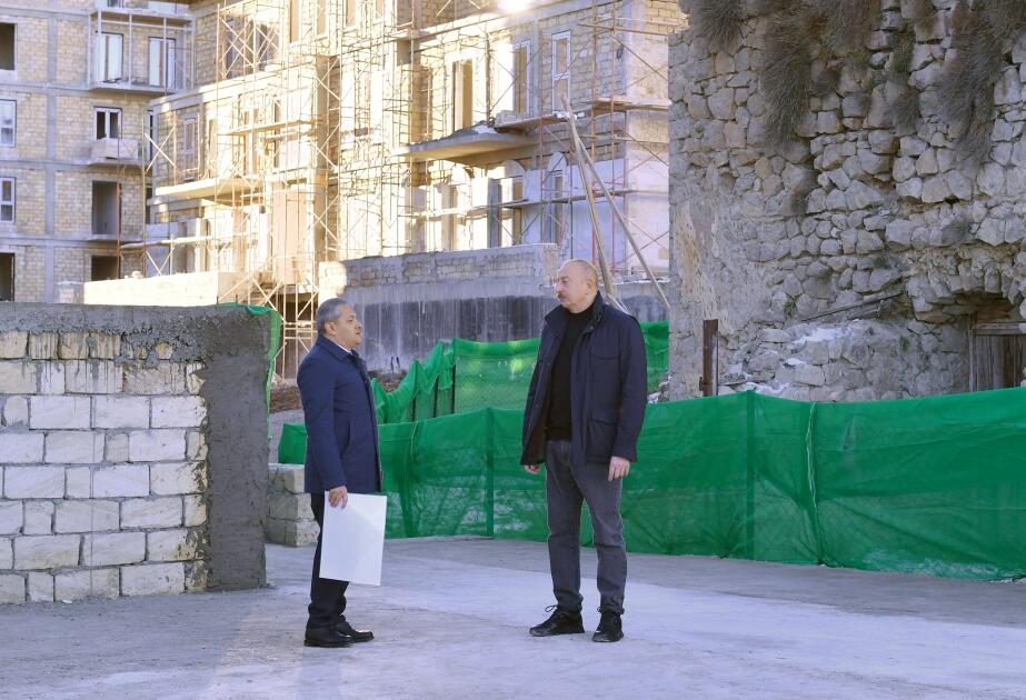 Prezident İlham Əliyev Şuşada 23 binadan ibarət ilk yaşayış kompleksində aparılan tikinti işləri ilə tanış olub