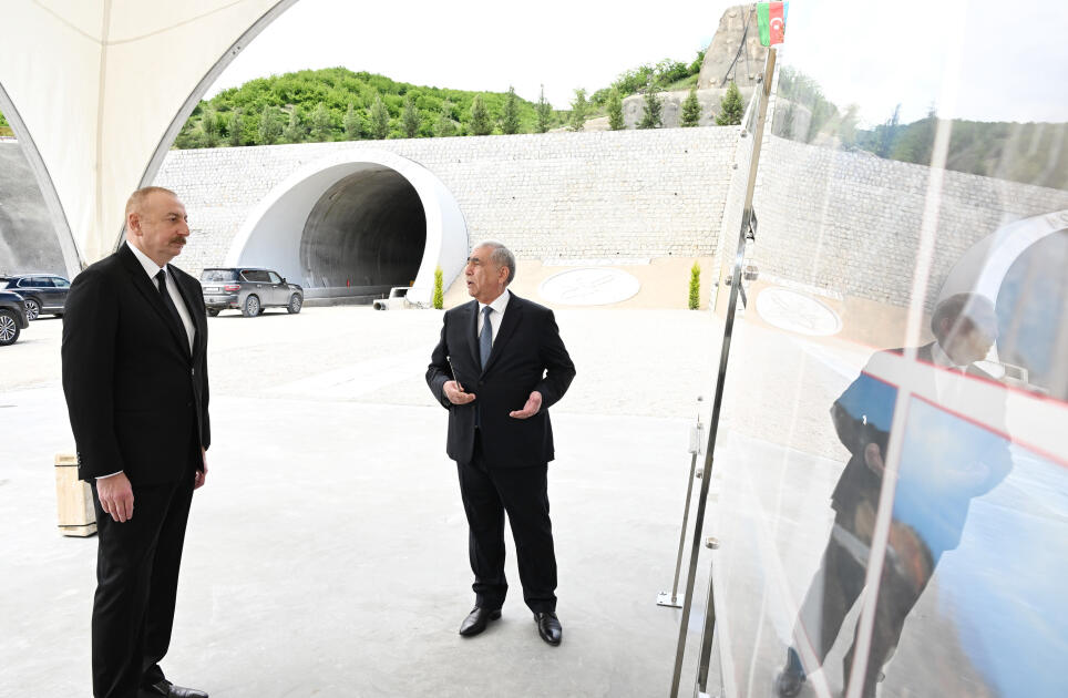 Prezident Əhmədbəyli-Füzuli-Şuşa avtomobil yolunda birinci tunelin açılışında iştirak edib