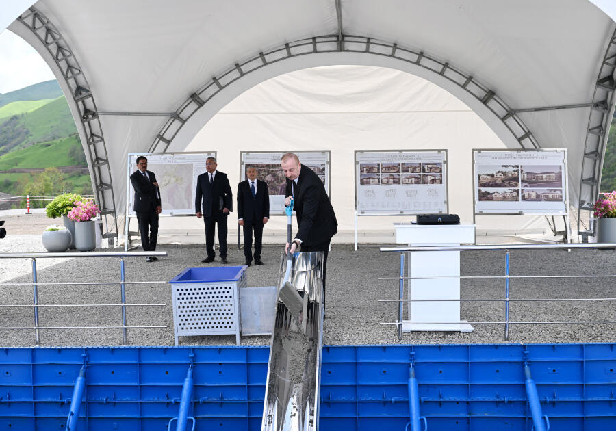 Prezident Şuşa rayonunun Turşsu qəsəbəsinin təməlini qoyub