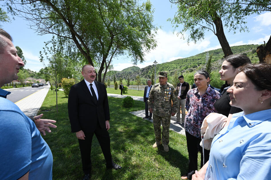 Prezident İlham Əliyev Laçın rayonunun Sus kəndinə köçmüş sakinlərlə görüşüb