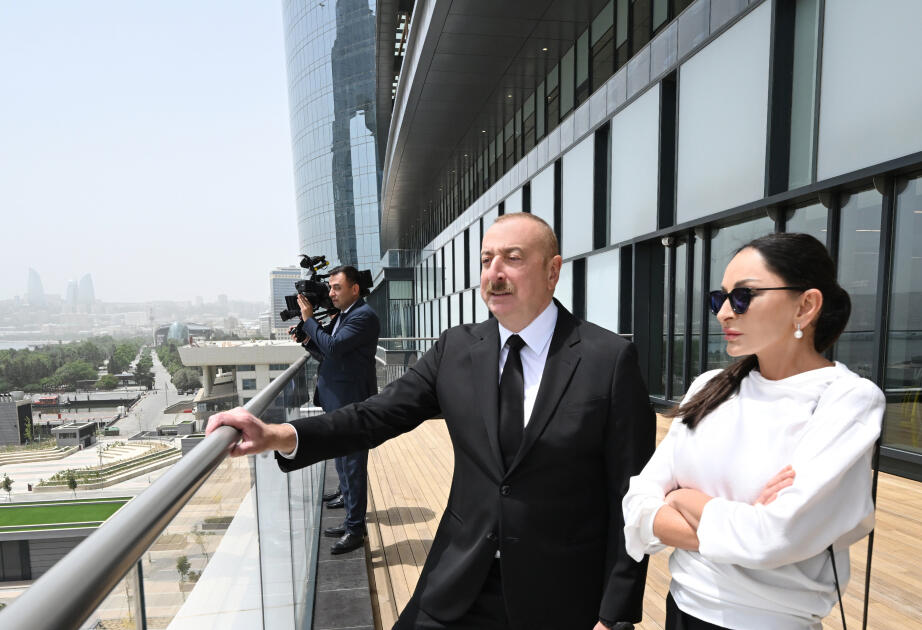 Prezident və birinci xanım “Crescent Mall” ticarət mərkəzinin açılışında iştirak ediblər