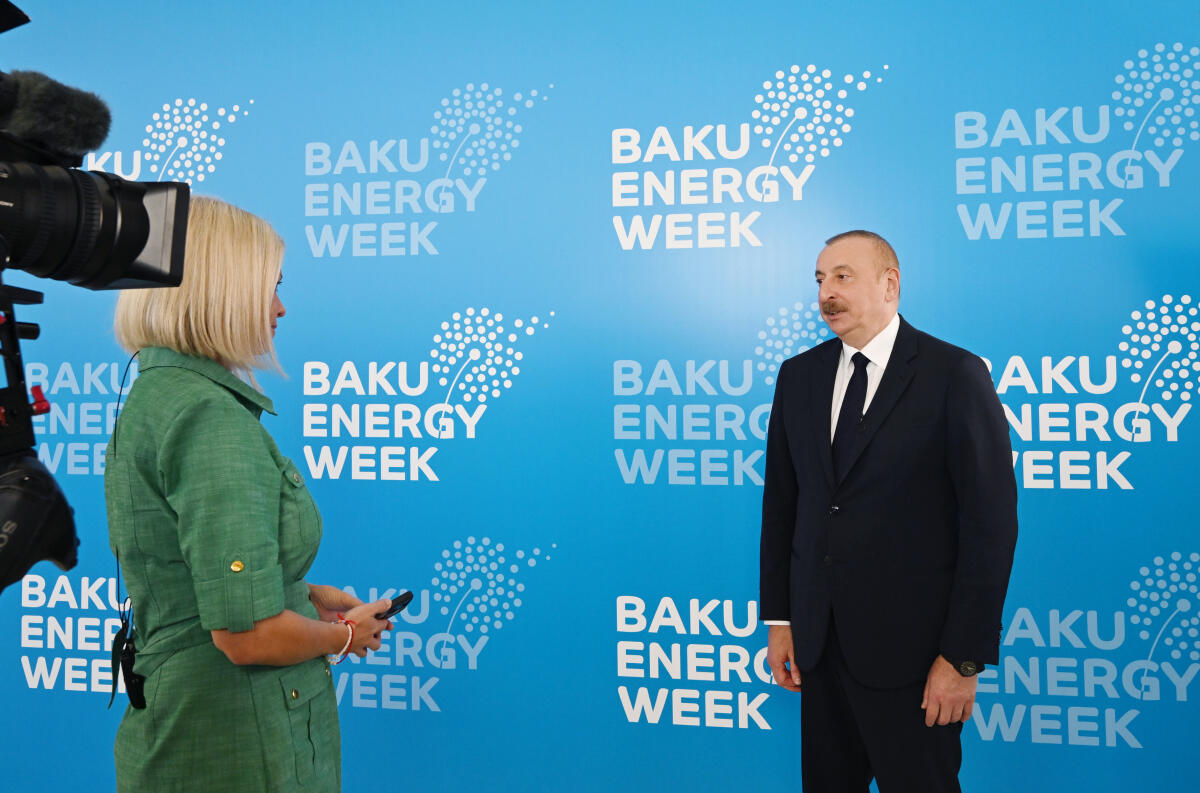 Prezident: "Bərpaolunan enerjidən istifadəyə olduqca düşünülmüş yanaşma tətbiq edilməlidir"