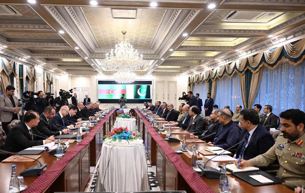 İslamabadda Azərbaycan Prezidentinin və Pakistanın Baş nazirinin geniş tərkibdə görüşü