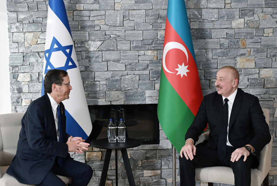 Prezident İlham Əliyev Davosda İsrail Prezidenti ilə görüşüb