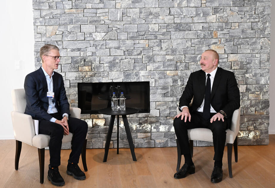 Prezident İlham Əliyev Davosda “Carlsberg Group” şirkətinin Baş icraçı direktoru ilə görüşüb