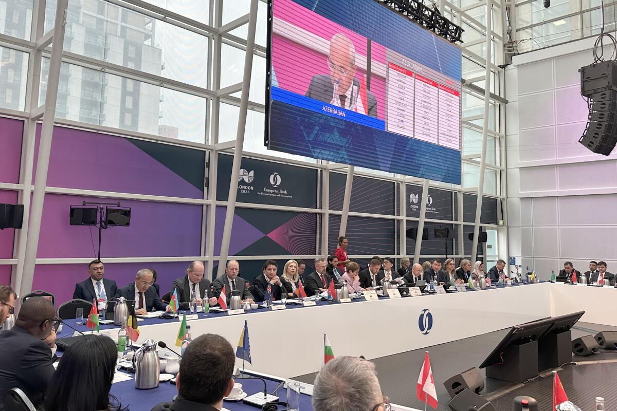 İqtisadiyyat naziri AYİB-nin İllik Toplantısı çərçivəsində sessiyalarda və görüşdə iştirak edib