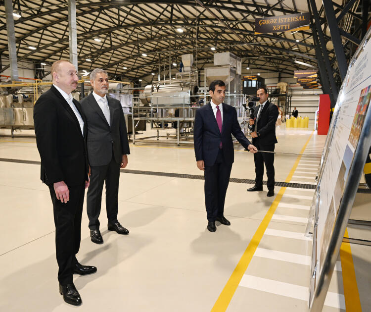 Prezident İlham Əliyev Bakıda qəlyanaltı məhsullarının istehsalı zavodunun açılışında iştirak edib