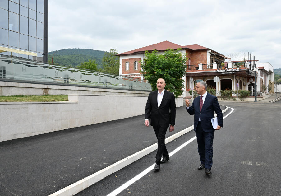 Prezident İlham Əliyev “Xankəndi” Biznes Mərkəzinin açılışında iştirak edib