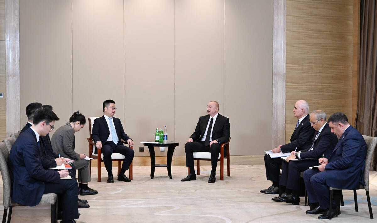Prezident İlham Əliyev "Sichian Sunsync Photovoltaic Technology Co" şirkətinin təsisçisi və sədri ilə görüşüb
