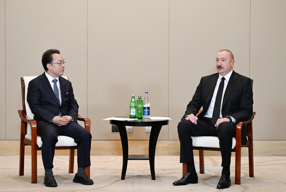 Prezident İlham Əliyev Tiencində "CETC" korporasiyasının baş direktoru ilə görüşüb