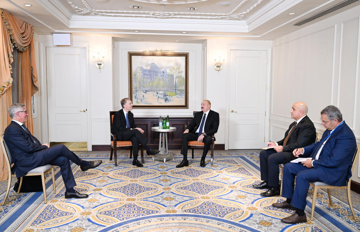 Prezident İlham Əliyev “Brookfield Asset Management” şirkətinin baş icraçı direktoru ilə görüşüb