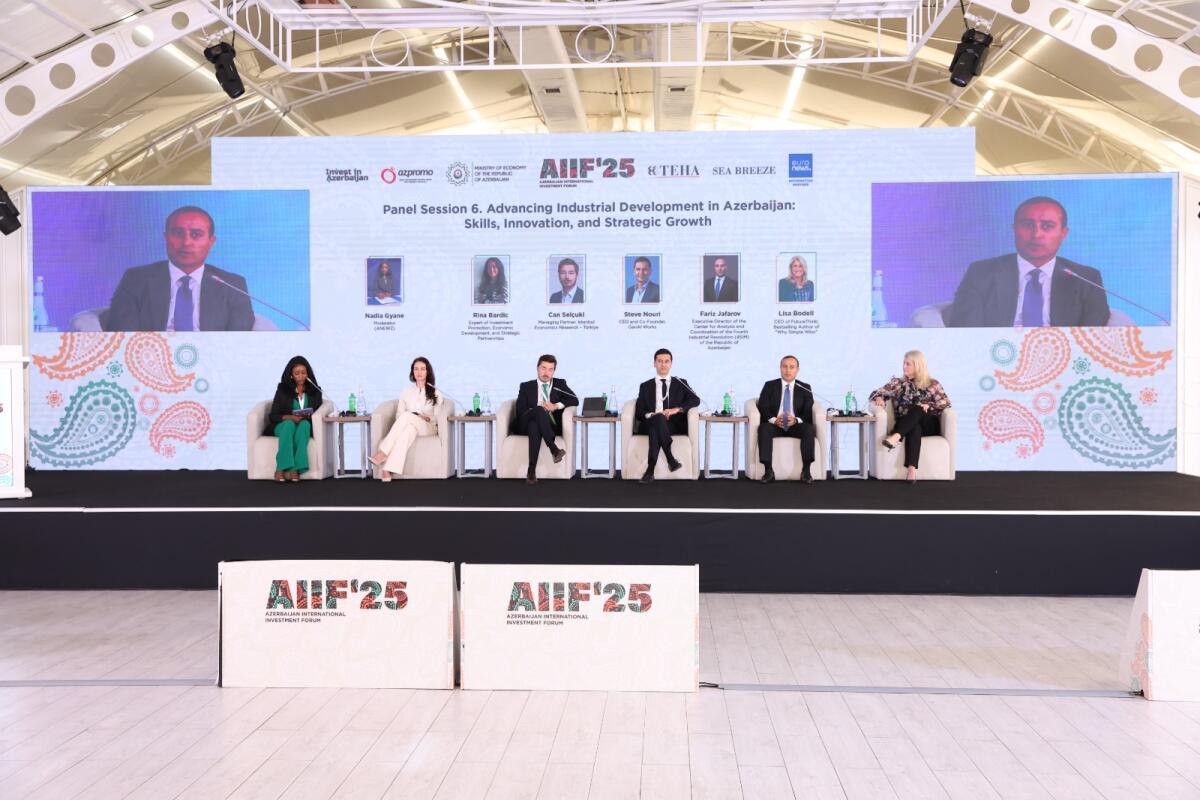 Sənayenin inkişafının sürətləndirilməsi mövzusunda panel sessiyası keçirilib